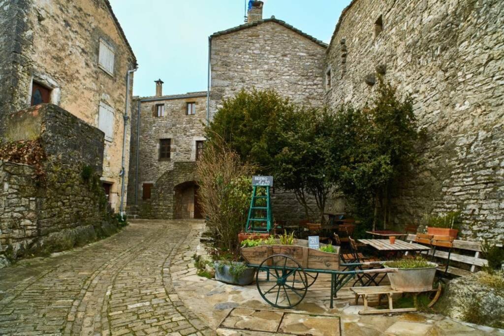 T 2 Dans Village Vacances 3 *** A Saint Geniez 2 Piscines Chauffee Pierrefiche  エクステリア 写真